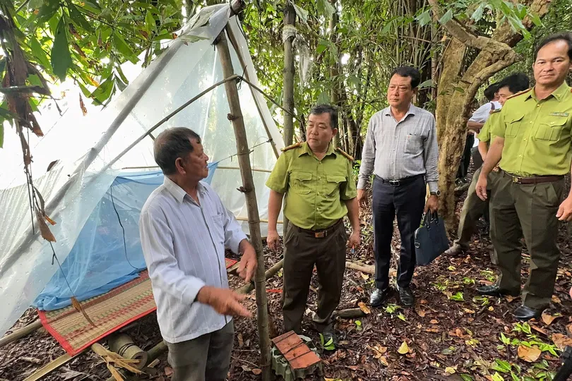 Ngành chức năng khảo sát vườn chim Hai Chìa tại xã Trà Côn. Ảnh: TRẦN LỘC