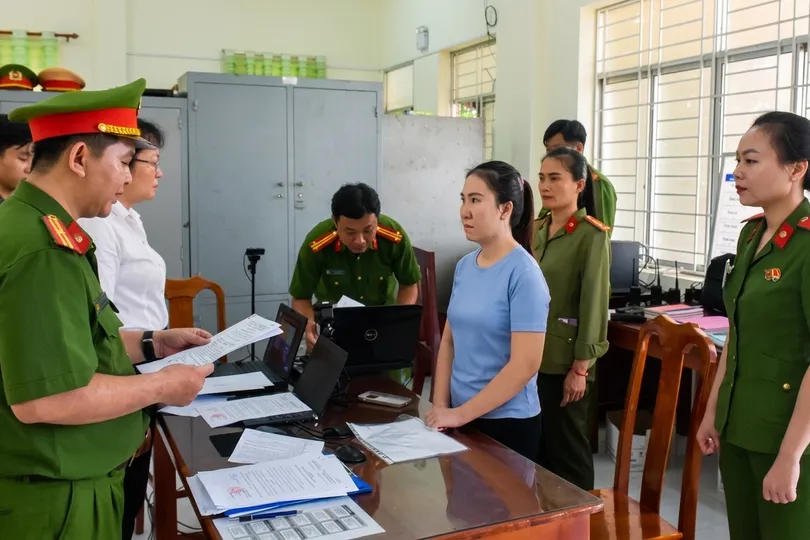 Bị can Nguyễn Thị Yến Thu tại cơ quan công an. Ảnh: CACC