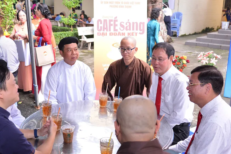 Dân chủ thực chất góp phần xây dựng Đảng