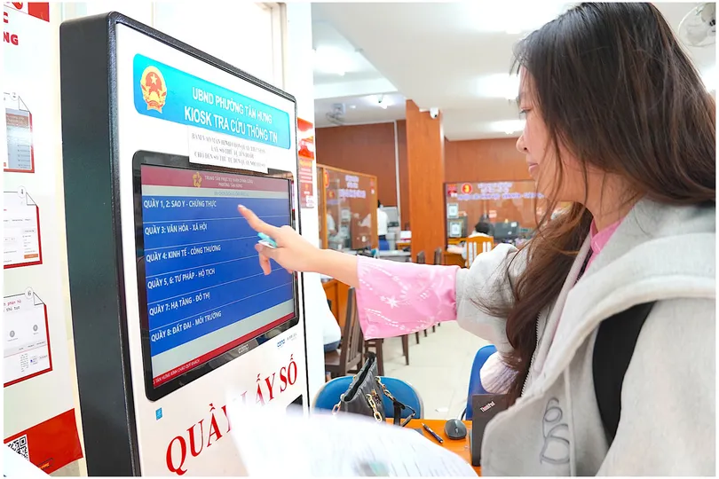 Người dân hài lòng với "cán bộ hướng dẫn số"