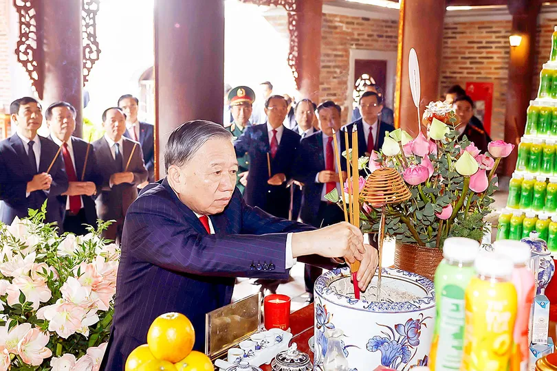 Tổng Bí thư Tô Lâm dâng hoa, dâng hương tưởng niệm Chủ tịch Hồ Chí Minh