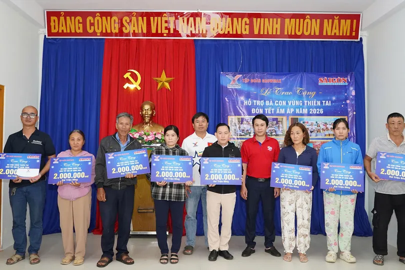 Mang nghĩa tình đến với vùng lũ miền Trung