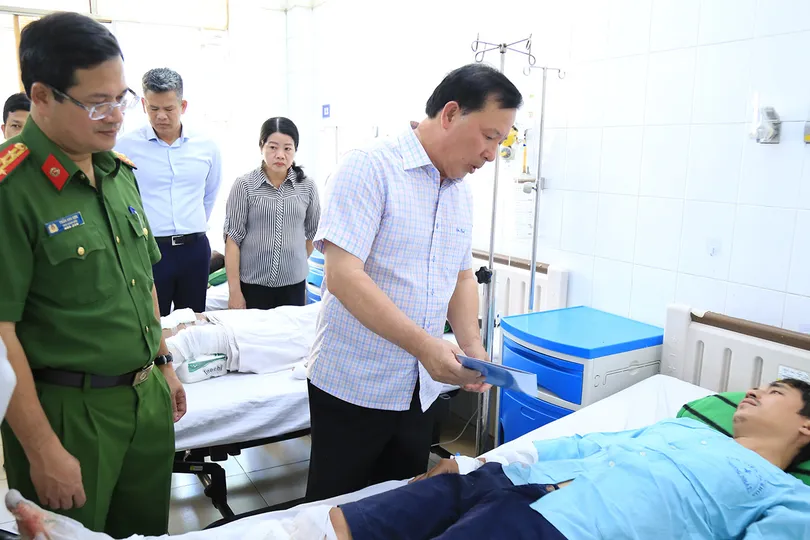 Khẩn trương điều tra nguyên nhân vụ cháy xe khách làm 7 người tử vong