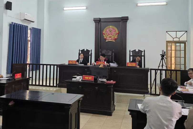 Phiên xét xử vụ kiện dân sự công ích đầu tiên tại TPHCM. Ảnh: SONG MAI