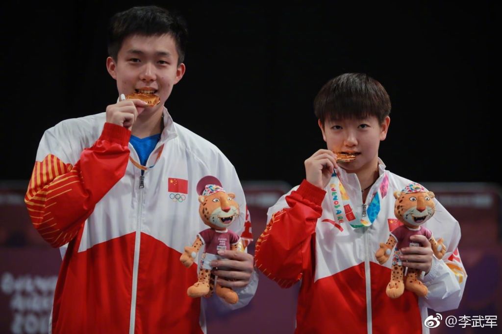 青奥会乒乓球比赛结束男女单打争夺,中国队包揽这两个项目的冠军,其中
