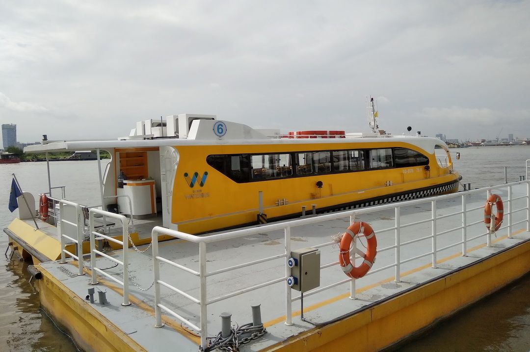 水上巴士游内河