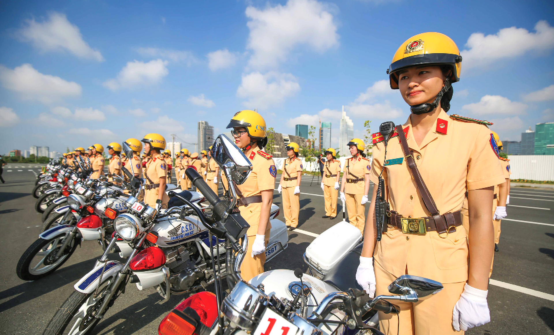 Những “bóng hồng” CSGT dẫn đoàn ảnh 3