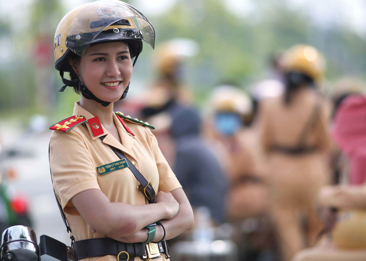 Những “bóng hồng” CSGT dẫn đoàn ảnh 8