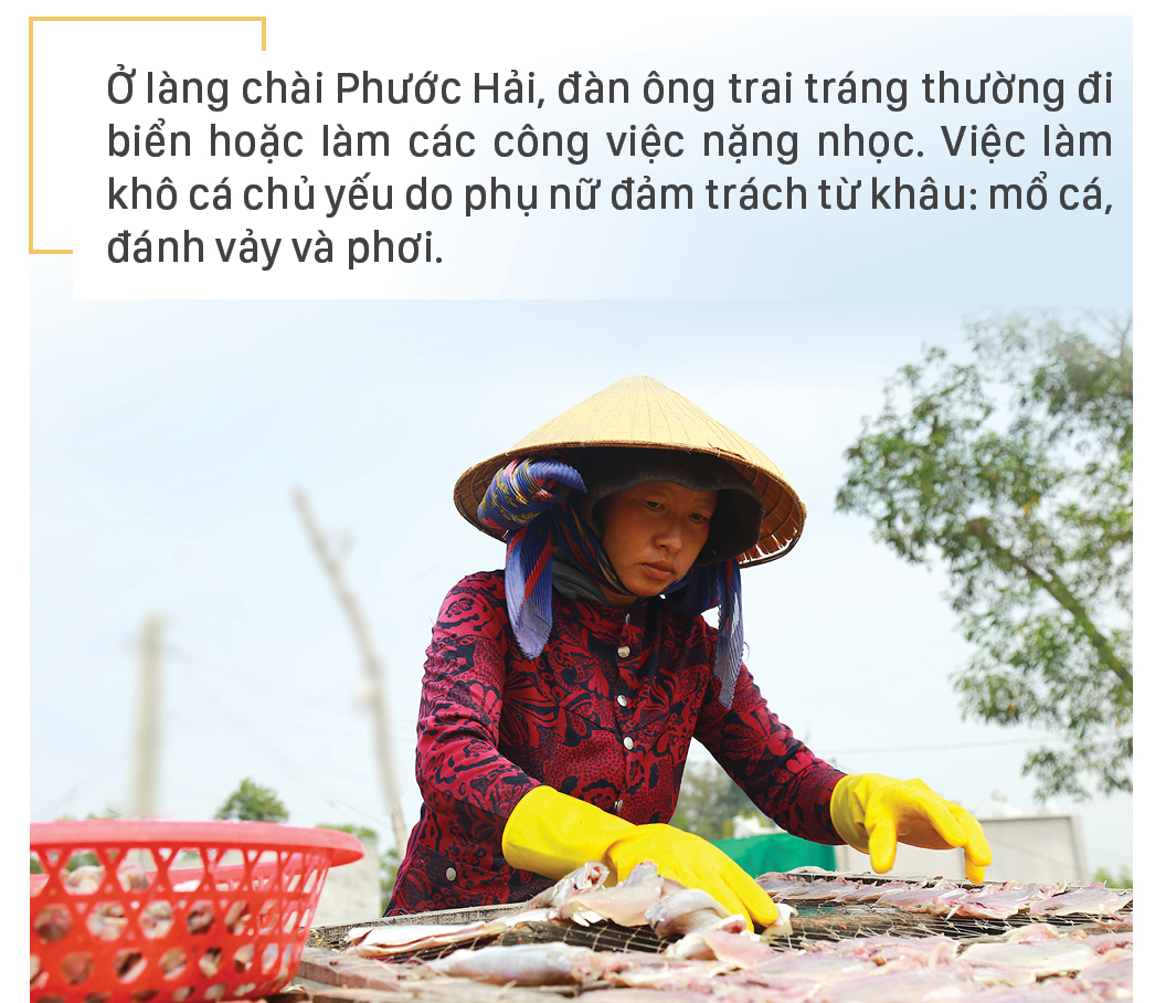 Làng chài Phước Hải tất bật xẻ cá làm khô đặc sản ảnh 8