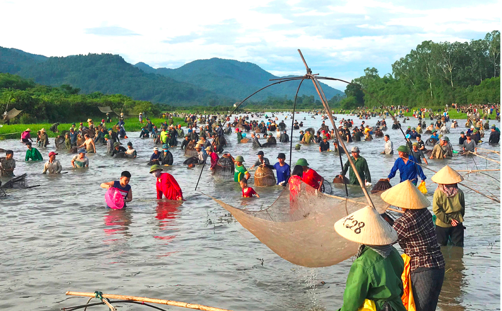 Độc đáo lễ hội đánh cá Đồng Hoa ảnh 7