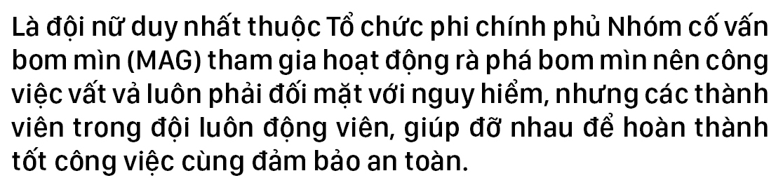 Những cô gái 'săn' bom chùm ảnh 14
