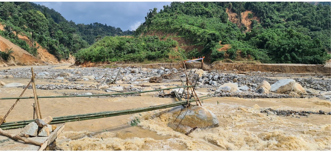 Phước Lộc toang hoang sau bão ảnh 13