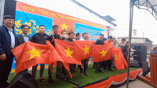 Ngư dân Quảng Ngãi tưng bừng ra quân khai thác hải sản đầu năm