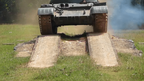 Cận cảnh huấn luyện làm chủ xe tăng T54, PT76 của Lữ đoàn Tăng thiết giáp 406