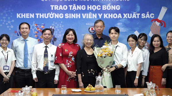 Học bổng Nguyễn Văn Hưởng: Trao 200 triệu đồng cho sinh viên y khoa xuất sắc