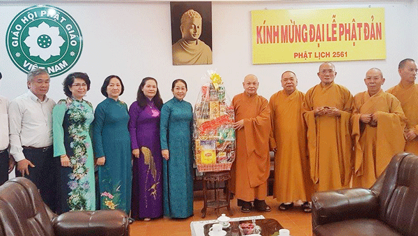 Lãnh đạo TPHCM thăm, chúc mừng Đại lễ Phật đản 