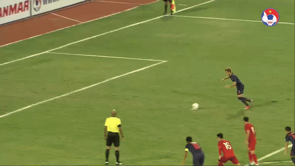 Việt Nam - Thái Lan 0-0: Văn Lâm xuất thần khiến Theerathon hỏng pen, HLV Park Hang Seo nhất bảng G
