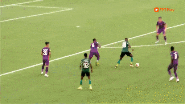 Becamex Bình Dương vs TPHCM 1-2: Mansaray mở bàn đẹp mắt, Daniel Green nhân đôi tỷ số, Rimario lập công trên chấm penalty, TPHCM thắng suýt sao