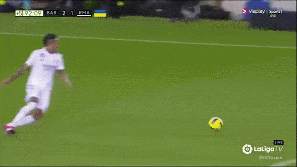 Barcelona vs Real Madrid 2-1: Araujo bất ngờ phản lưới nhà, Sergi Roberto đá bồi gỡ hòa, Lewandowski giật gót, Kessie chốt hạ chiến thắng