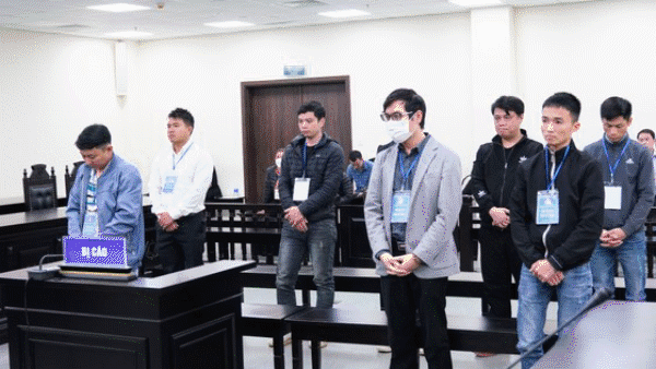 Tin nóng: Tuyên án nhóm mua bán trái phép dữ liệu cá nhân; Cựu Tổng Giám đốc Ngân hàng Đông Á bị đề nghị thêm 20 năm tù