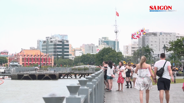 Tin nóng: Xây cầu đi bộ bắc qua sông Sài Gòn: Công trình biểu tượng mới của TP Hồ Chí Minh; Bùng phát bến xe khách trá hình
