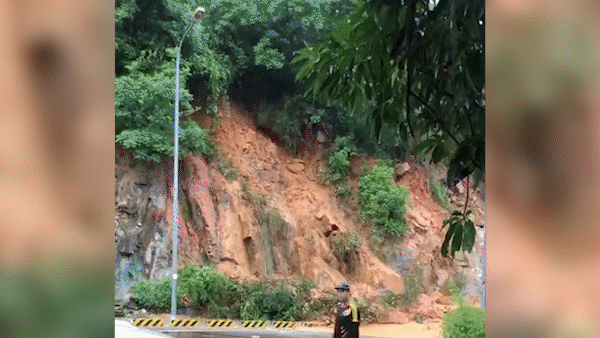 Núi Vũng Chua sạt lở, chia cắt cửa ngõ vào TP Quy Nhơn từ phía Nam