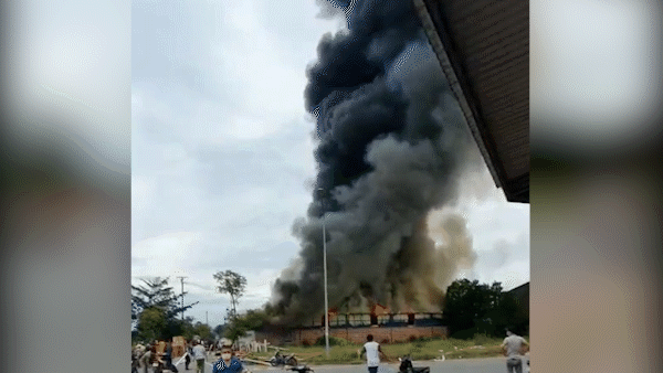 Cháy lớn tại xưởng phun sơn trong khu công nghiệp làng nghề ở Hà Tĩnh