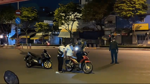 Va chạm giao thông, cảnh sát hình sự bị đâm tử vong