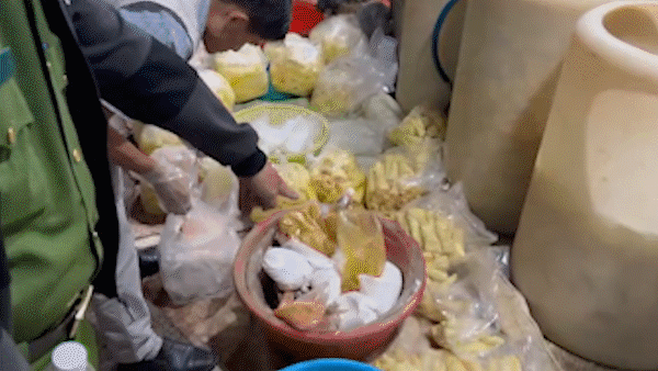 Phát hiện 3 cơ sở dùng hóa chất tẩy trắng gần 2 tấn măng, ngó sen ở Chợ Bình Điền