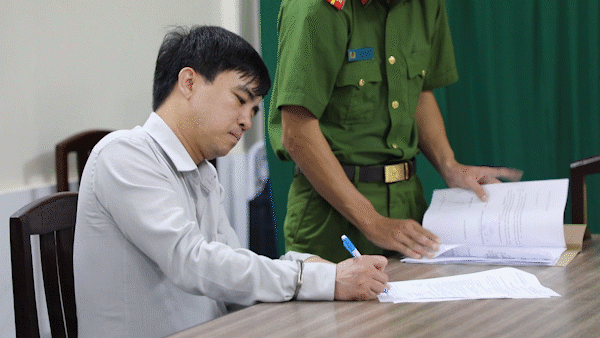 Bắt giam Phó trưởng Phòng Tàu sông, Cục Đăng kiểm Việt Nam cùng 3 người khác