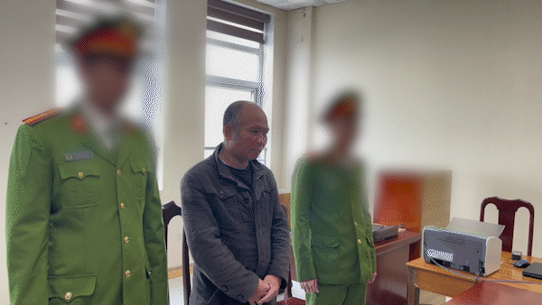 Cơ quan điều tra thông qua quyết định khởi tố, bắt giam Trần Quang Anh. Ảnh: Công an Hà Tĩnh 