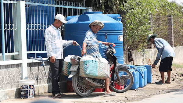 Hàng trăm hộ dân ở huyện Tân Trụ (Long An) thiếu nước sinh hoạt