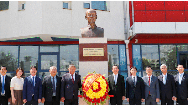 Bí thư Thành ủy TPHCM Nguyễn Văn Nên thăm trường mang tên Chủ tịch Hồ Chí Minh tại Mông Cổ