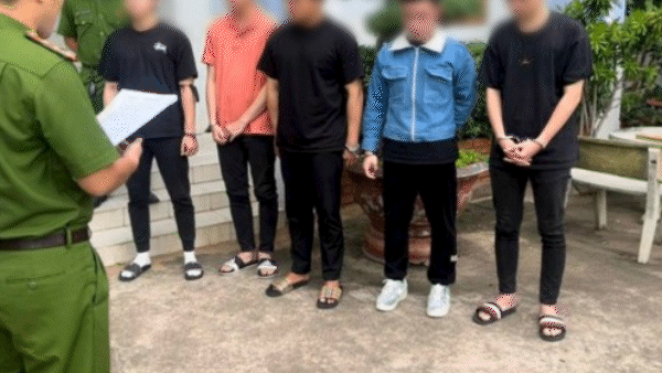 Cơ quan CSĐT bắt tạm giam 5 thanh niên biểu diễn đua xe để quay clip, đăng lên mạng xã hội