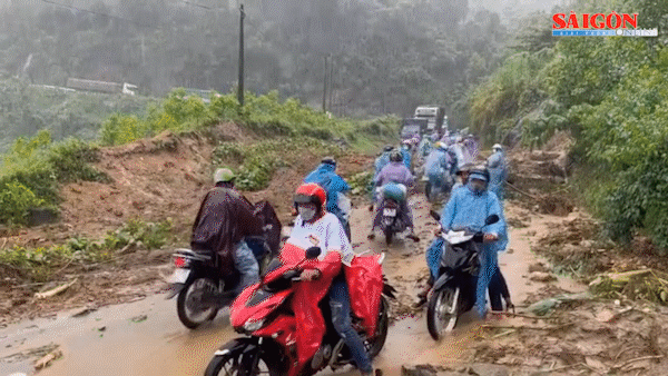 Quảng Ngãi: Giao thông miền núi "tê liệt" sau mưa, thiệt hại khoảng 90 tỷ đồng