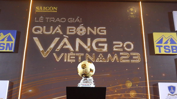 Dàn cầu thủ bóng đá, futsal Việt Nam tỏa sáng trên thảm đỏ Quả bóng Vàng Việt Nam 2023