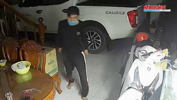 Camera ghi lại hình ảnh kẻ gian đột nhập nhà người dân ở TPHCM lấy trộm tài sản 