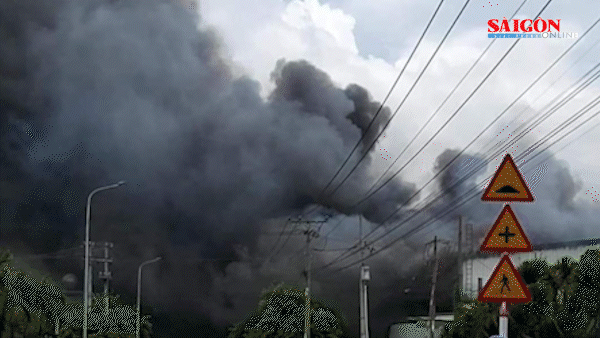 Bình Dương: Cháy lớn tại công ty đồ gỗ