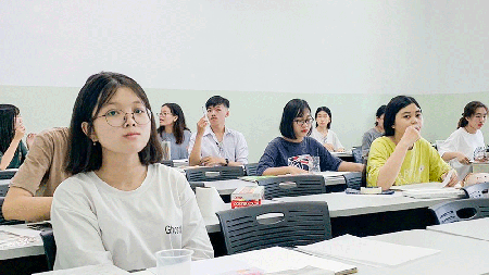 Candidates taking part in the aptitude test held by Ton Duc Thang University on July 18, 2020. (Photo: SGGP)