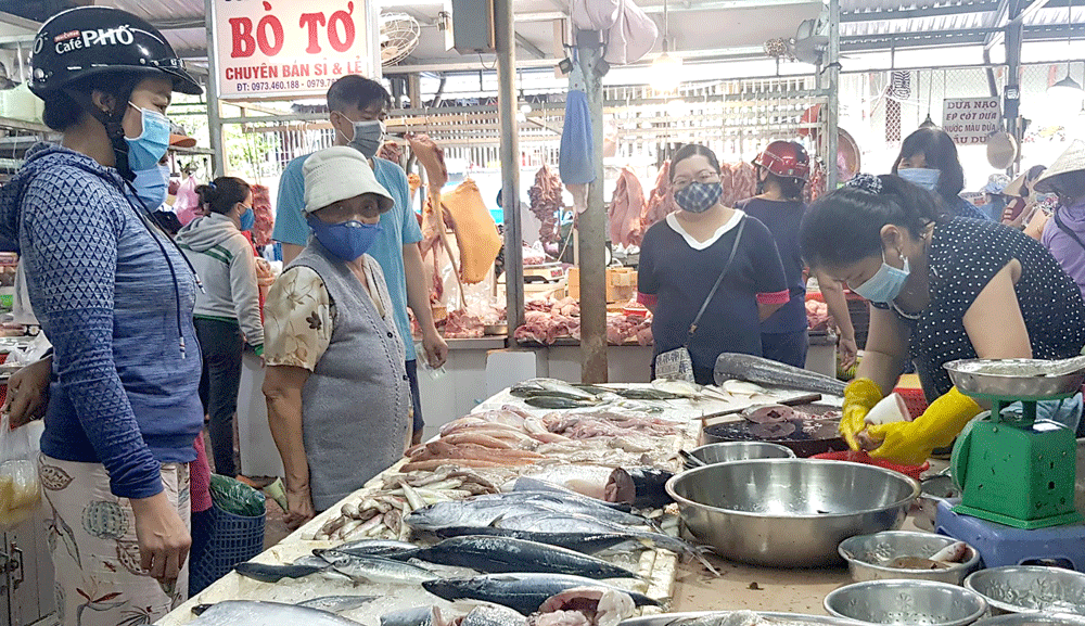 HCMC tightens control over food safety regulations(Photo: SGGP)
