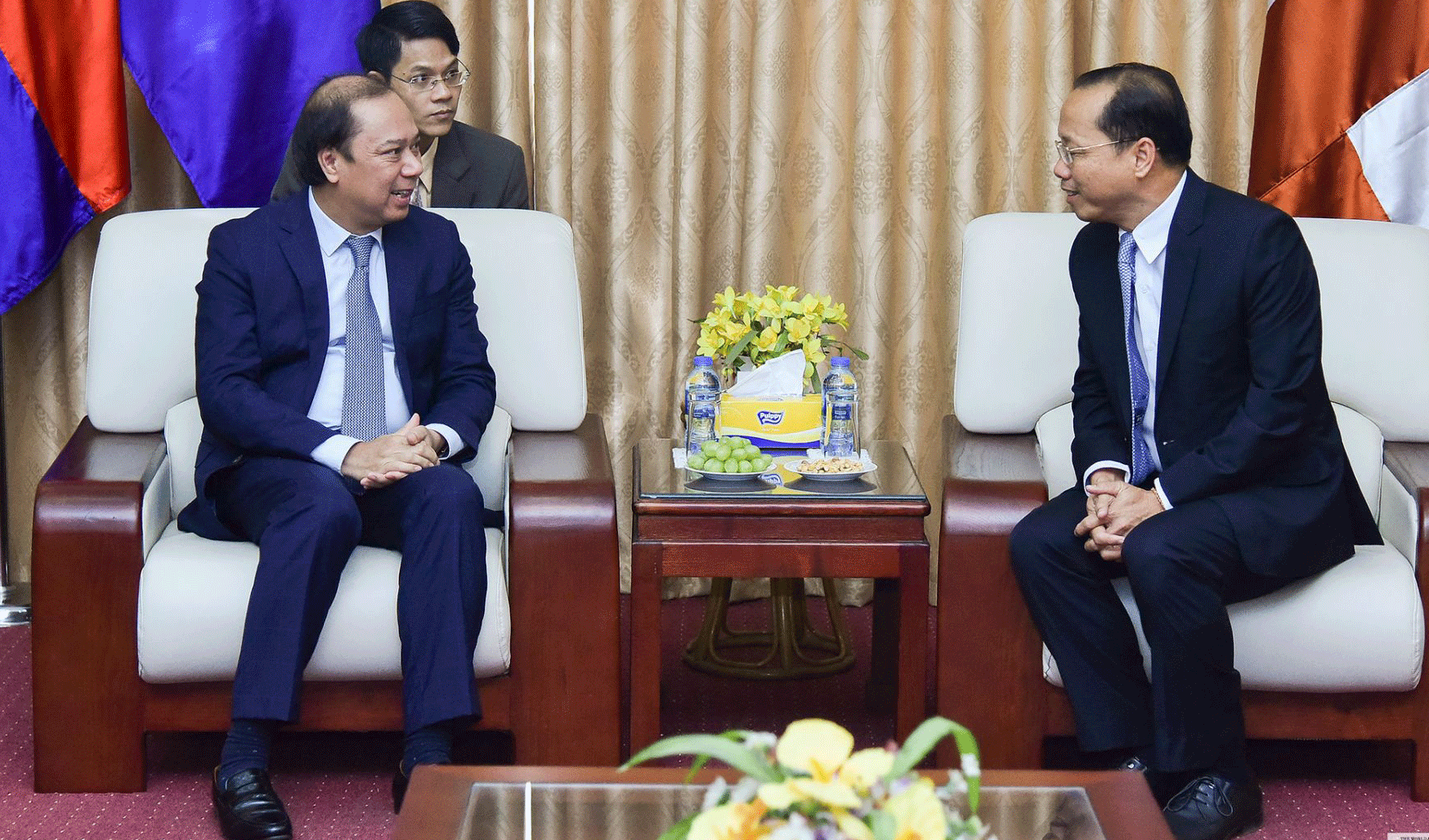 Vietnamese Deputy Minister of Foreign Affairs Nguyen Quoc Dung and Cambodian Ambassador Chay Navuth (Photo: BAOQUOCTE.VN)