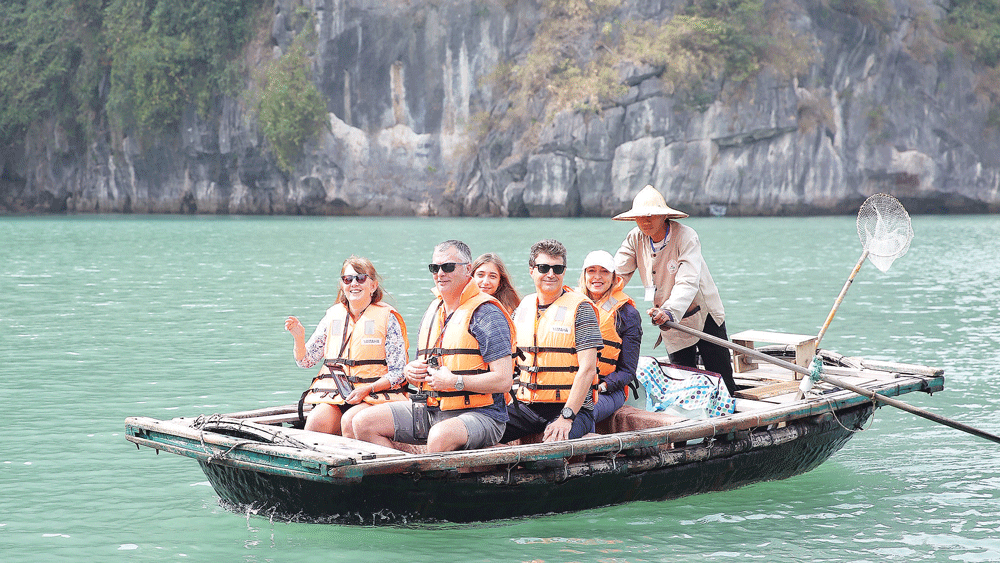 Foreign visitors at Ha Long Bay (Quang Ninh) during early 2020