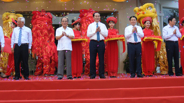 Chủ tịch nước Trần Đại Quang cắt băng khai trương Vinpearl Cửa Hội Resort&Vilas.