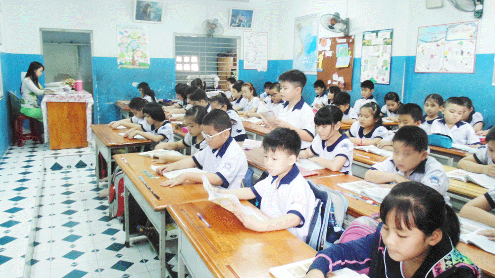 Cô và trò Trường Tiểu học Bành Văn Trân (quận Tân Bình, TPHCM) trong một tiết học