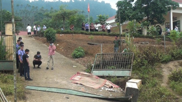 Sự cố sập đổ cổng điểm Trường Tiểu học Khánh Yên Thượng (Lào Cai) 