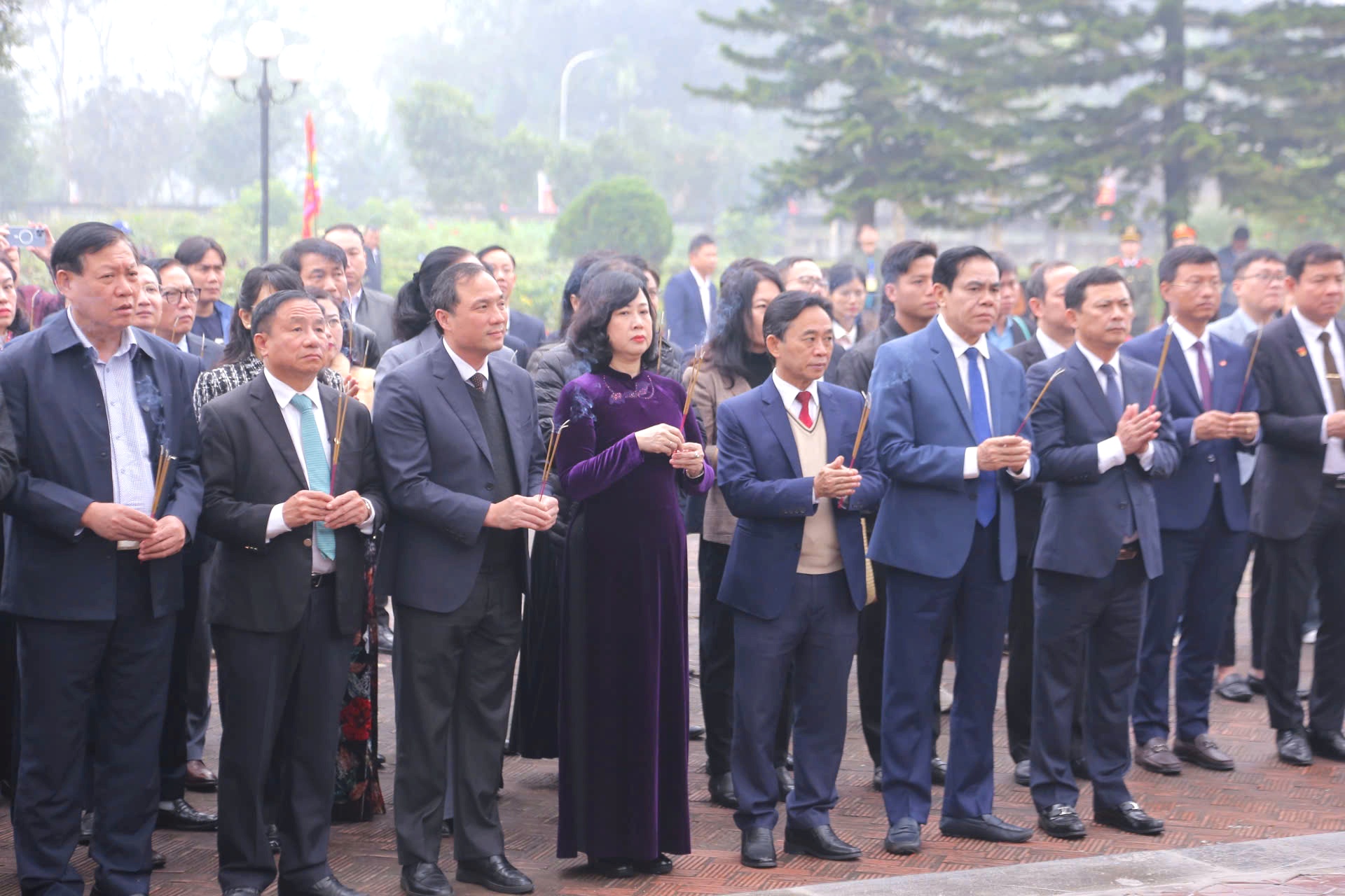 Đoàn dâng hương tưởng niệm Đại danh y Hải Thượng Lãn Ông Lê Hữu Trác
