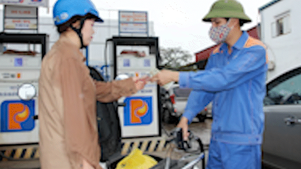 Giá xăng dầu đồng loạt giảm trong dịp Tết Giáp Thìn 