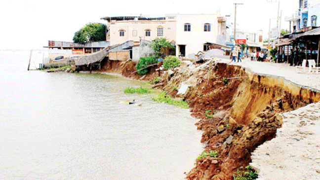 Nhiều khu vực tại huyện Trần Văn Thời (Cà Mau) bị sụt lún