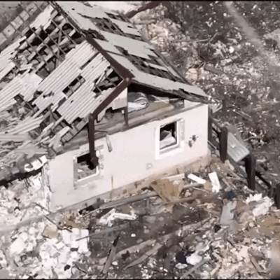 Khoảnh khắc UAV nhiệt áp Ukraine nổ tung mục tiêu quân sự Nga
