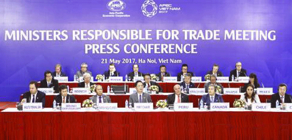 Họp báo thông báo kết quả Hội nghị Bộ trưởng phụ trách Thương mại APEC lần thứ 23 (MRT 23). Ảnh: TTXVN